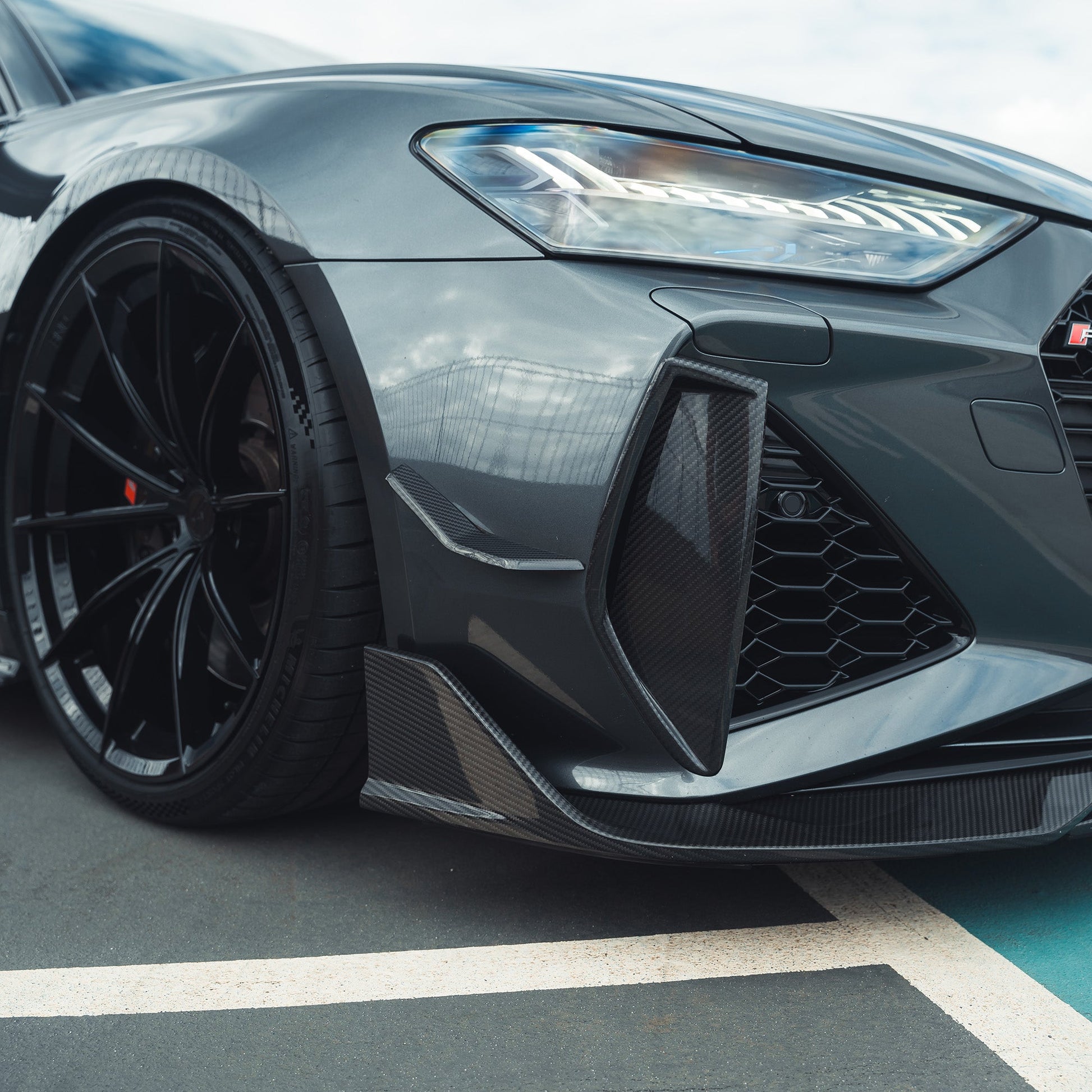 AUDI RS6/RS7 C8 AVANT CARBON FIBRE FRONT BUMPER VENT TRIM-Accessories-CT CARBON-CT Carbon - High-quality carbon fiber and gloss black aerodynamic parts for premium sports and luxury vehicles.