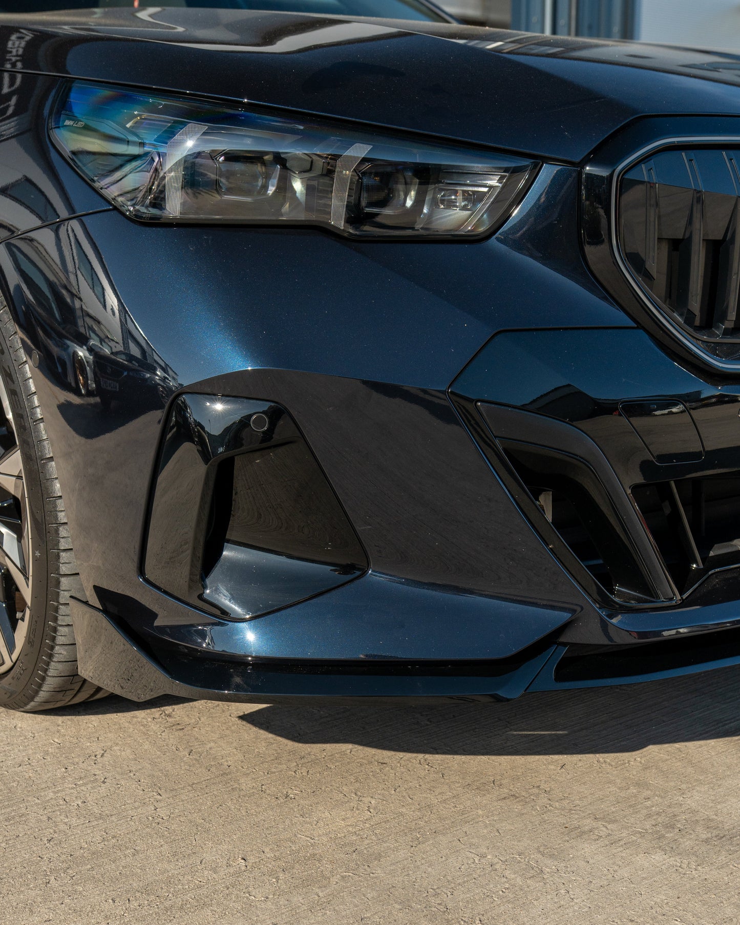 BMW 5 SERIES G60 & i5 2023+ GLOSS BLACK SPLITTER-Splitter-BLAK BY CT-CT Carbon - High-quality carbon fiber and gloss black aerodynamic parts for premium sports and luxury vehicles.
