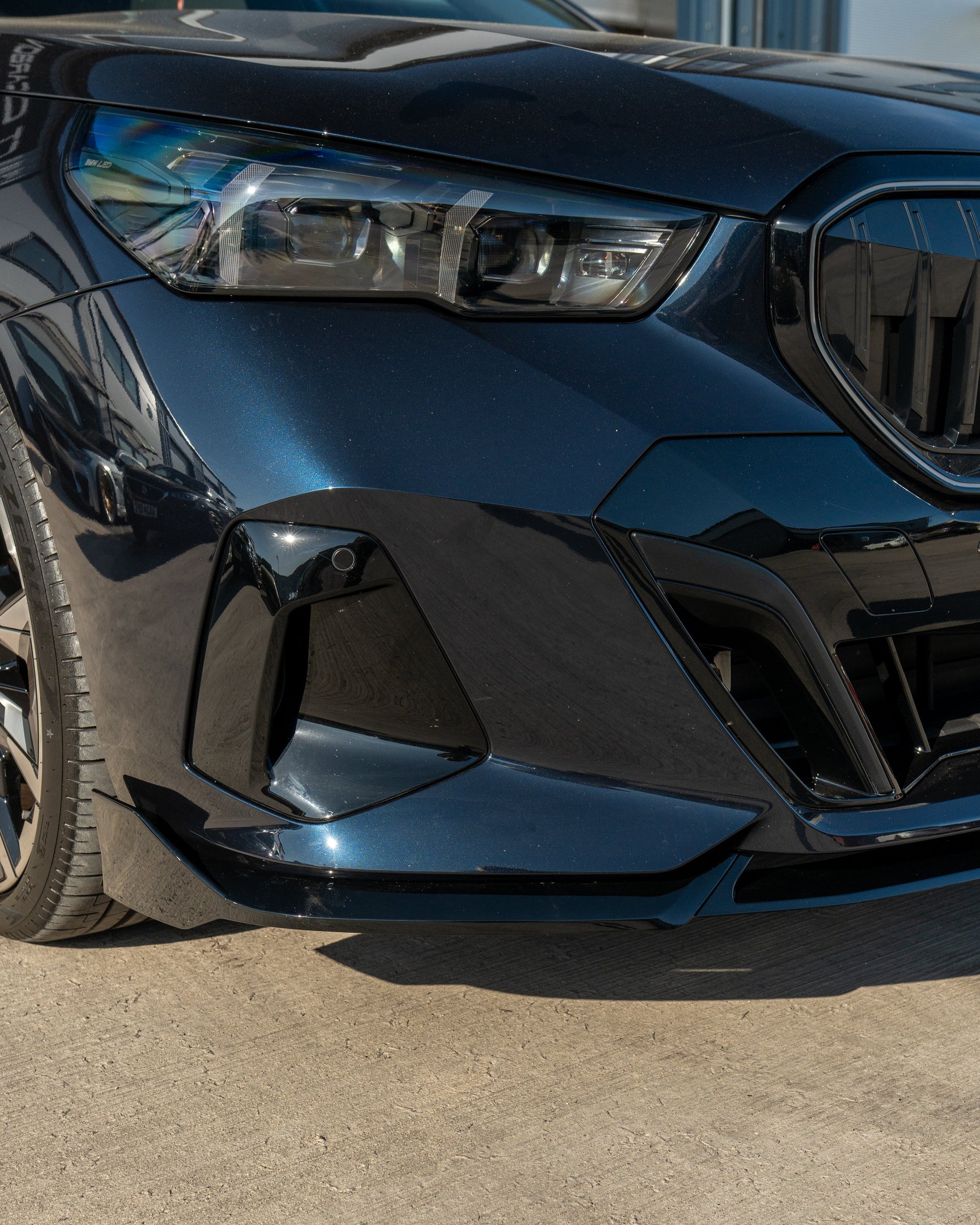 BMW 5 SERIES G60 & i5 2023+ GLOSS BLACK SPLITTER-Splitter-BLAK BY CT-CT Carbon - High-quality carbon fiber and gloss black aerodynamic parts for premium sports and luxury vehicles.