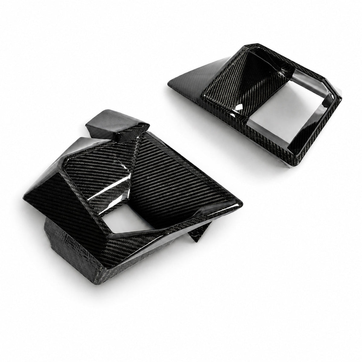 BMW XM G09 carbon front duct surround close up