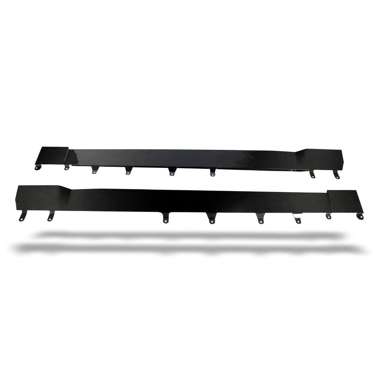 BMW XM G09 lower carbon side skirt detail