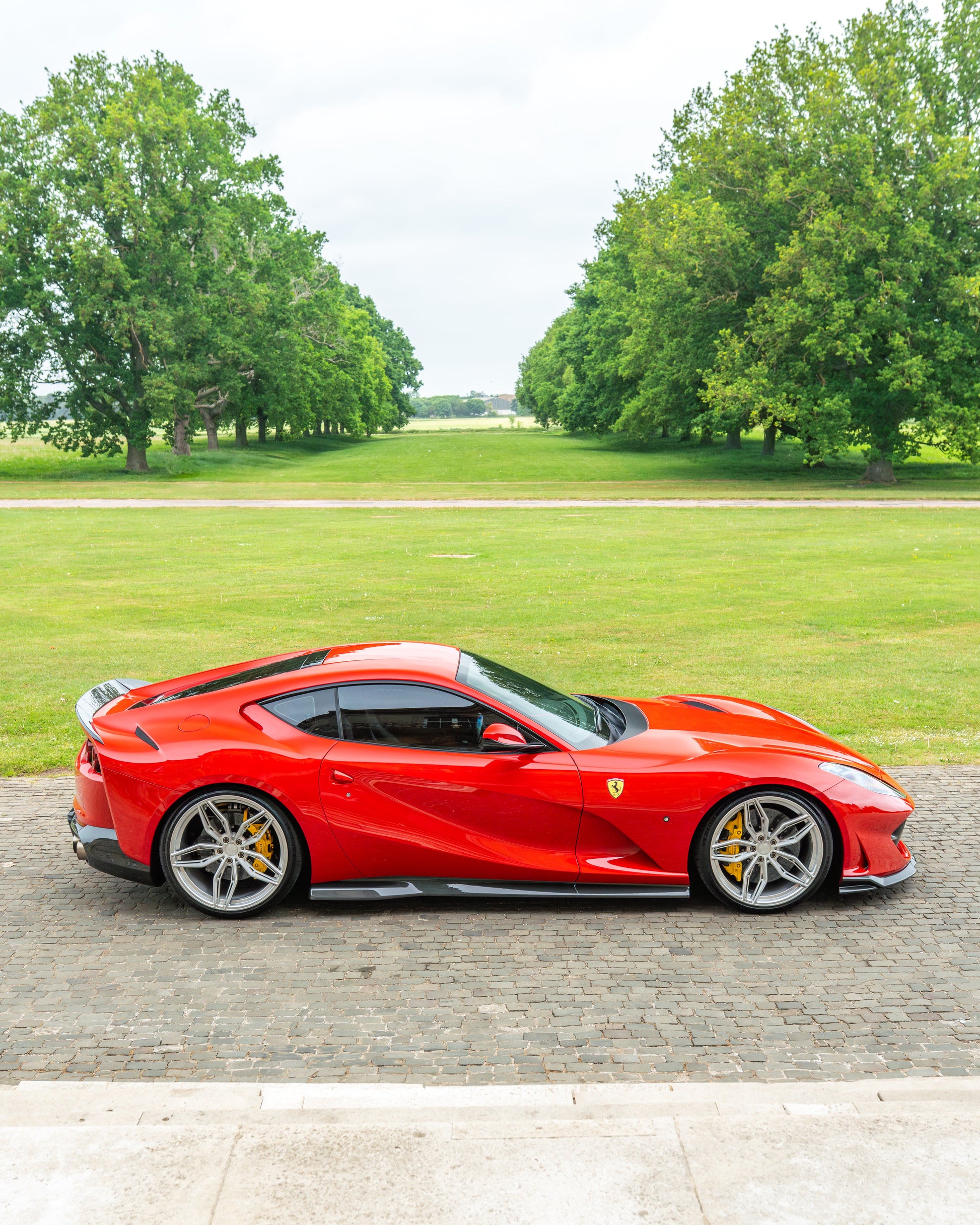 FERRARI 812 SUPERFAST CARBON FIBRE KIT - CT DESIGN-Kit-CT CARBON-CT Carbon - High-quality carbon fiber and gloss black aerodynamic parts for premium sports and luxury vehicles.