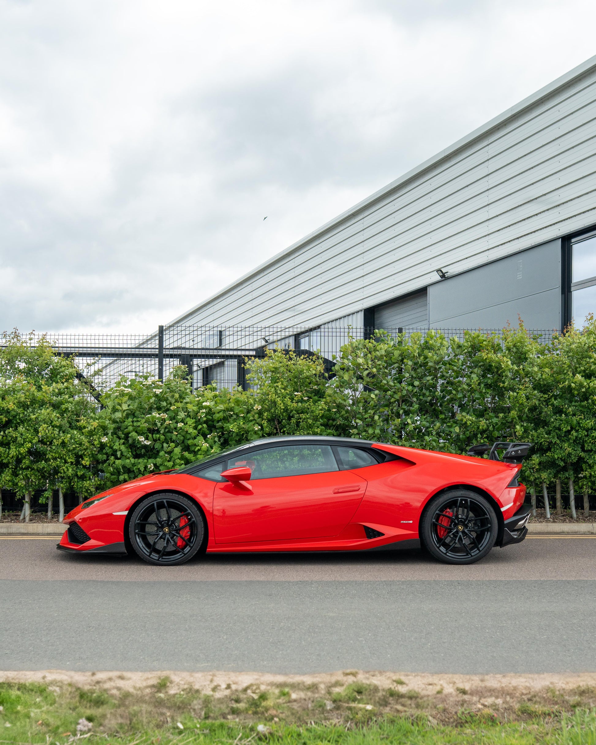 LAMBORGHINI HURACAN LP-610 CARBON FIBRE FULL KIT - CT DESIGN-Kit-CT CARBON-CT Carbon - High-quality carbon fiber and gloss black aerodynamic parts for premium sports and luxury vehicles.