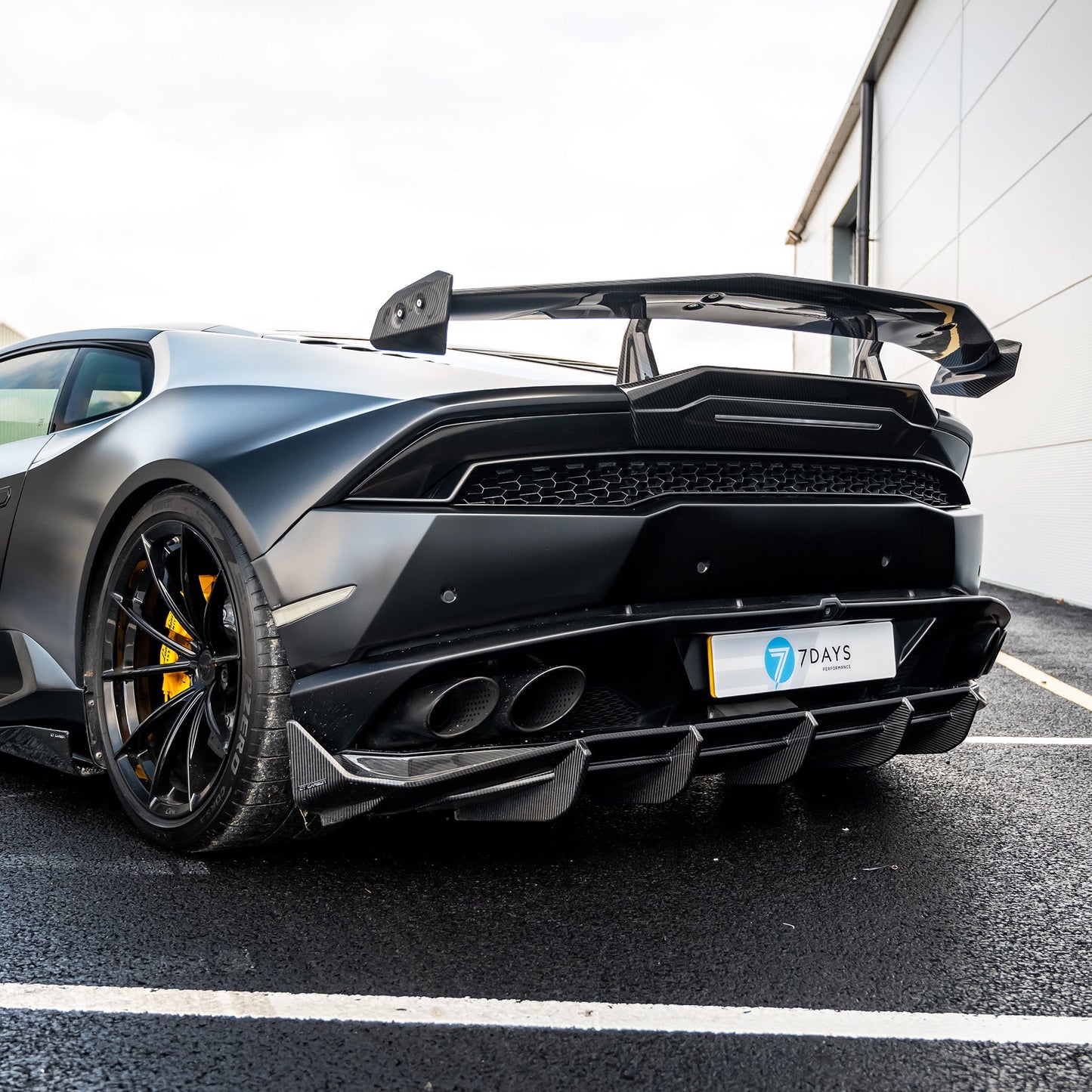 LAMBORGHINI HURACAN LP-610 CARBON FIBRE FULL KIT - CT DESIGN-Kit-CT CARBON-CT Carbon - High-quality carbon fiber and gloss black aerodynamic parts for premium sports and luxury vehicles.