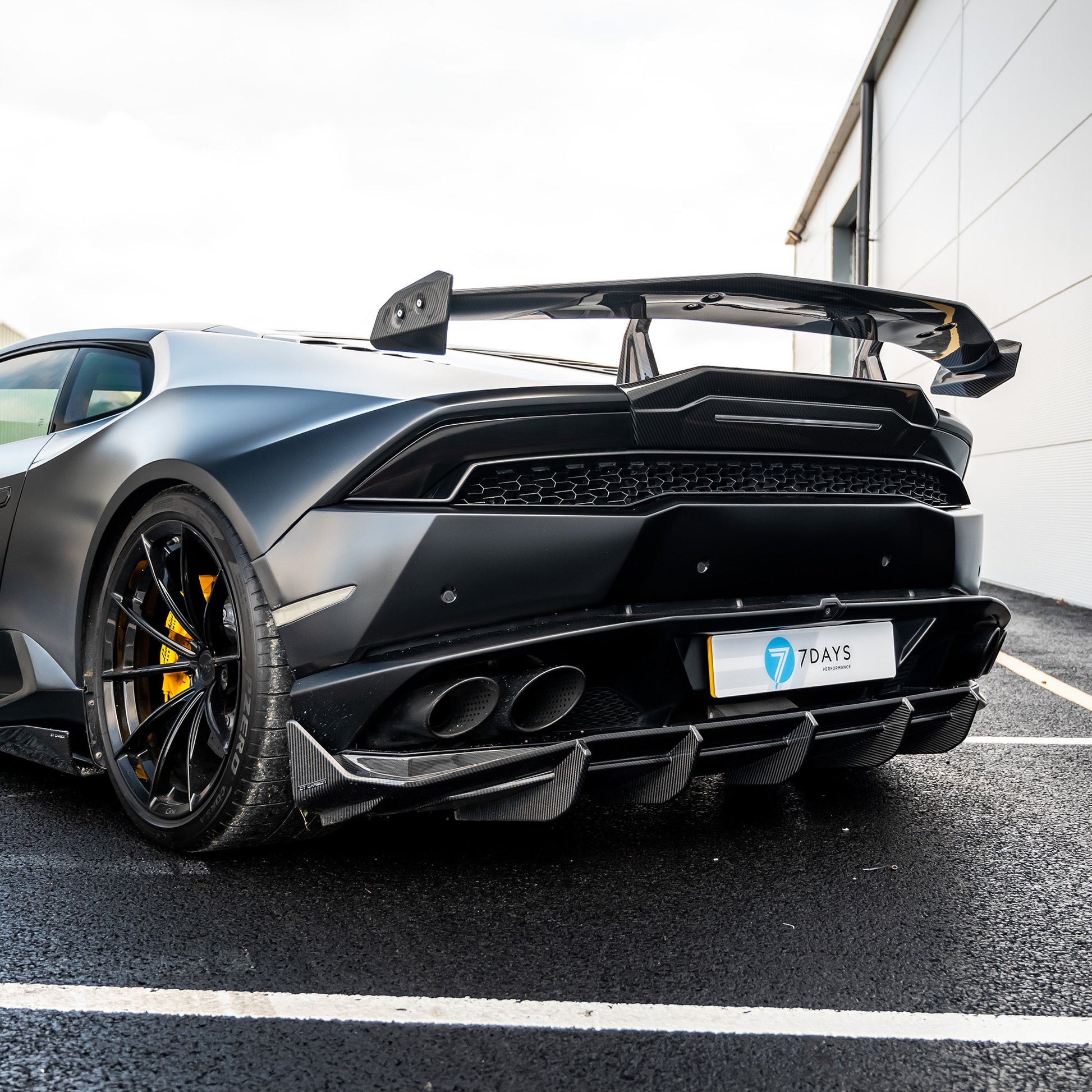 LAMBORGHINI HURACAN LP-610 CARBON FIBRE FULL KIT - CT DESIGN-Kit-CT CARBON-CT Carbon - High-quality carbon fiber and gloss black aerodynamic parts for premium sports and luxury vehicles.