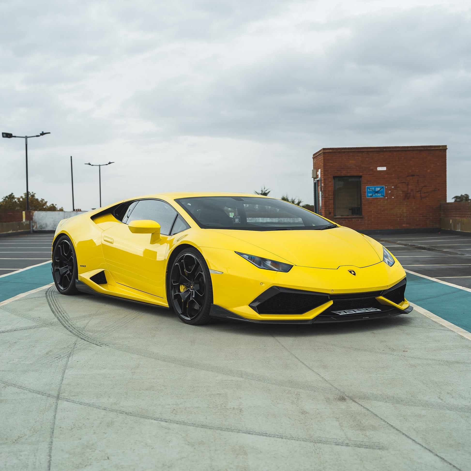 LAMBORGHINI HURACAN LP-610 CARBON FIBRE FULL KIT - CT DESIGN-Kit-CT CARBON-CT Carbon - High-quality carbon fiber and gloss black aerodynamic parts for premium sports and luxury vehicles.