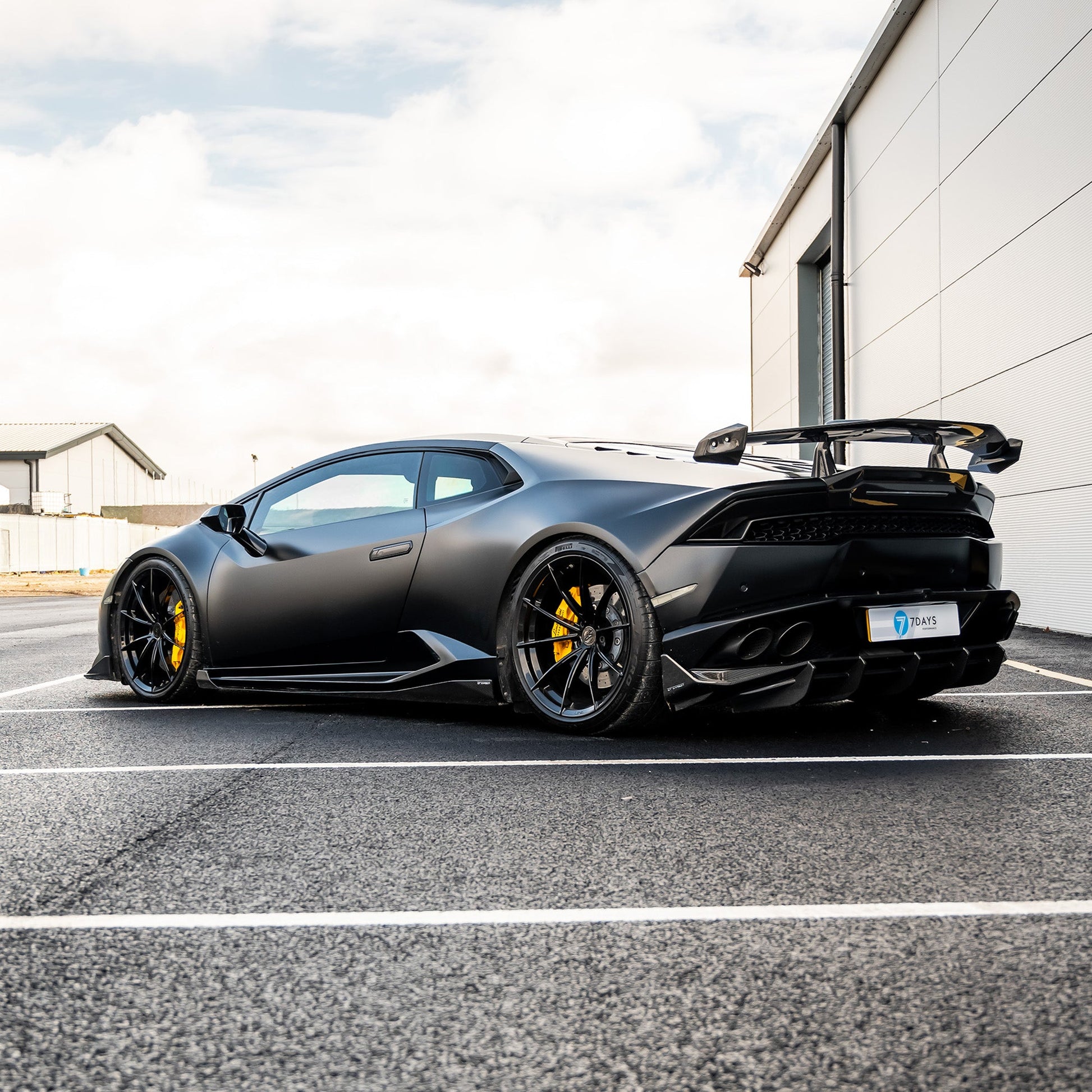 LAMBORGHINI HURACAN LP-610 CARBON FIBRE FULL KIT - CT DESIGN-Kit-CT CARBON-CT Carbon - High-quality carbon fiber and gloss black aerodynamic parts for premium sports and luxury vehicles.