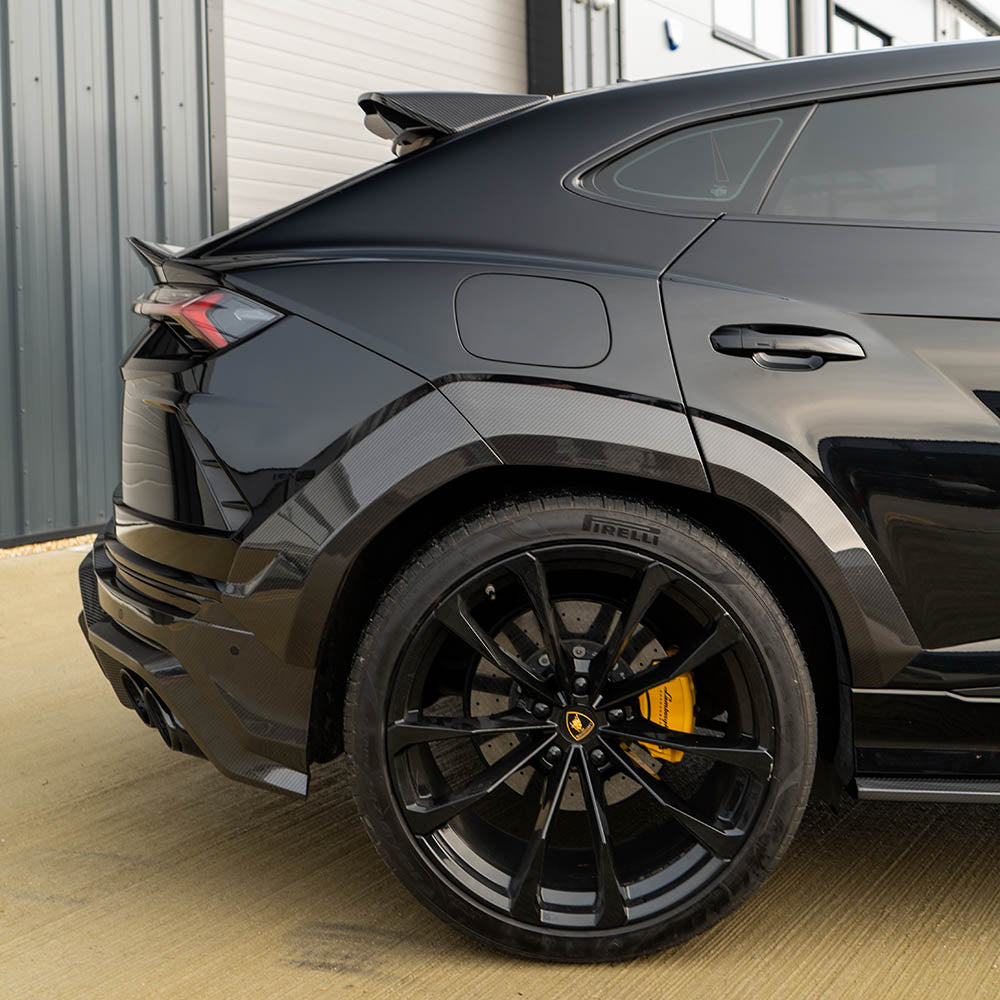 LAMBORGHINI URUS CARBON FIBRE FULL WIDE ARCH KIT - CT DESIGN-Kit-CT CARBON-CT Carbon - High-quality carbon fiber and gloss black aerodynamic parts for premium sports and luxury vehicles.