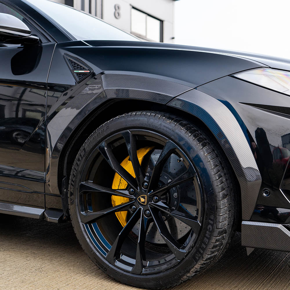 LAMBORGHINI URUS CARBON FIBRE FULL WIDE ARCH KIT - CT DESIGN-Kit-CT CARBON-CT Carbon - High-quality carbon fiber and gloss black aerodynamic parts for premium sports and luxury vehicles.