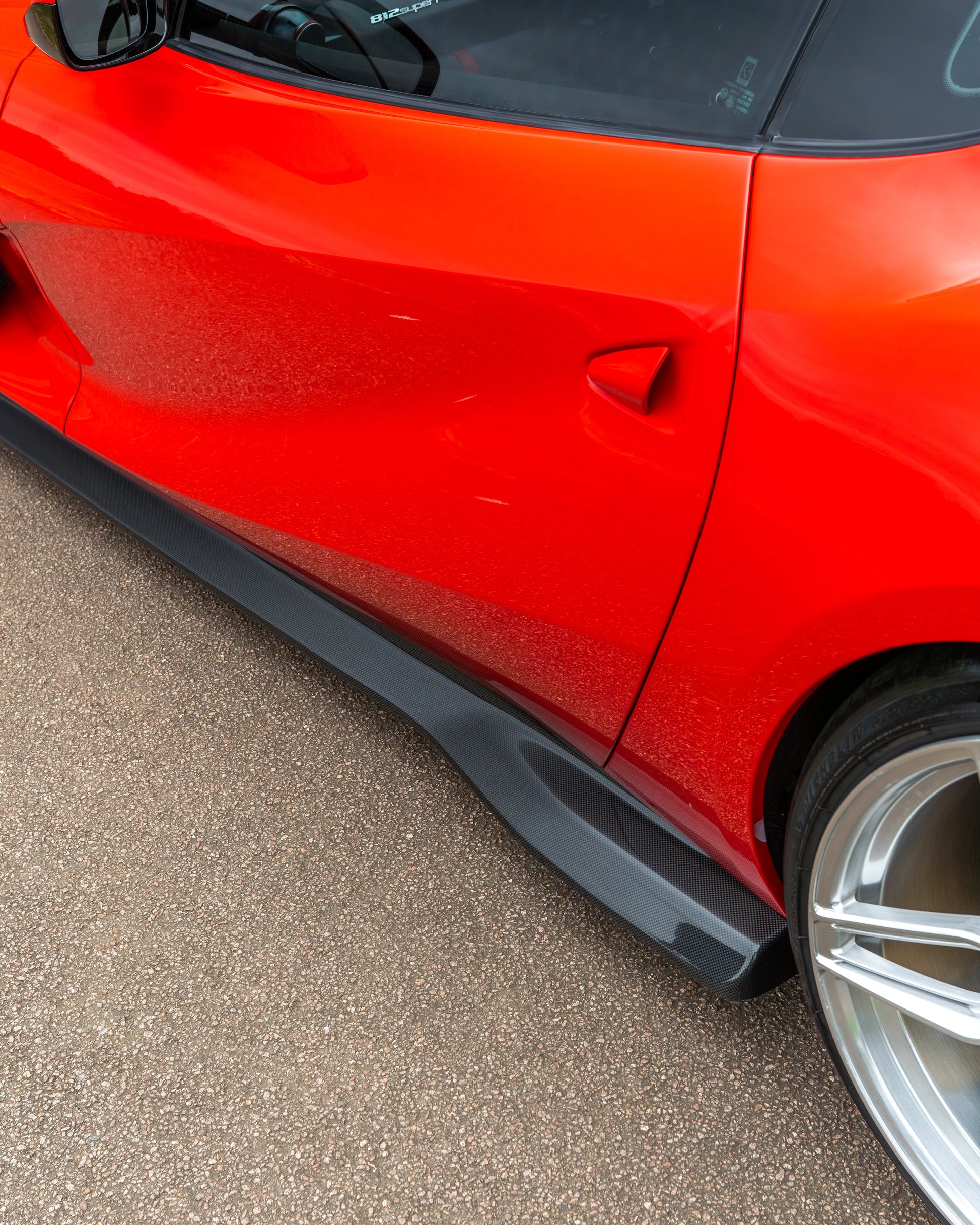 FERRARI 812 SUPERFAST & GTS CARBON FIBRE SIDE SKIRT EXTENSION - CT DESIGN